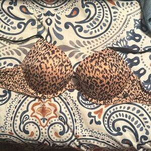 Victoria’s Secret push up bra. New with tags never worn 36B